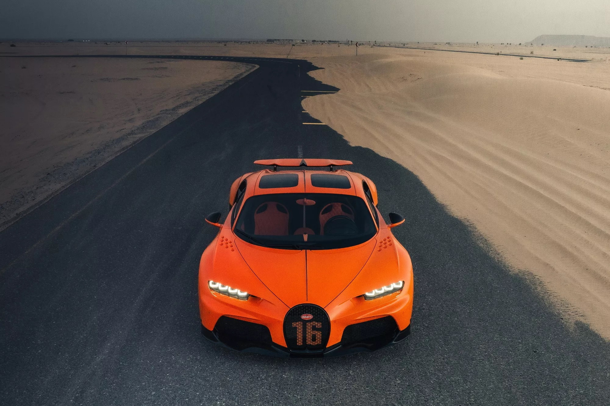 Lý do xe của Bugatti luôn đắt: riêng thời gian sơn thân xe tốn đến 700 giờ