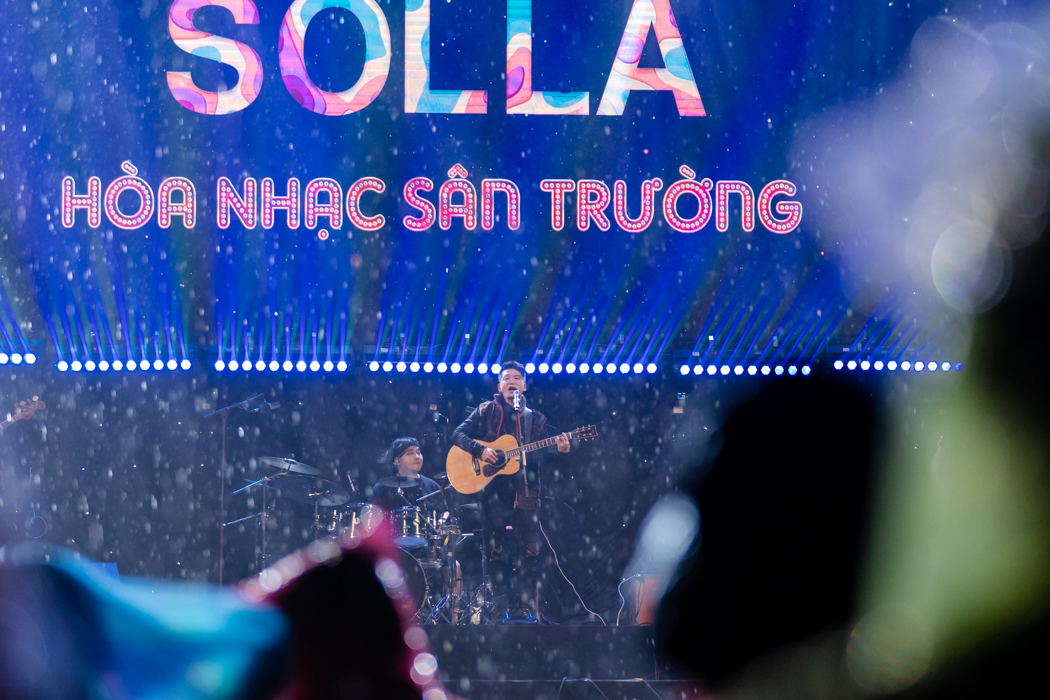 Hàng nghìn khán giả đội mưa hát cùng Ngũ Cung, Da LAB