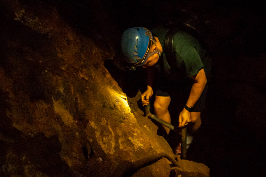 Bí ẩn hang động lưu nhiều vết tích người Chăm cổ tại Quảng Bình