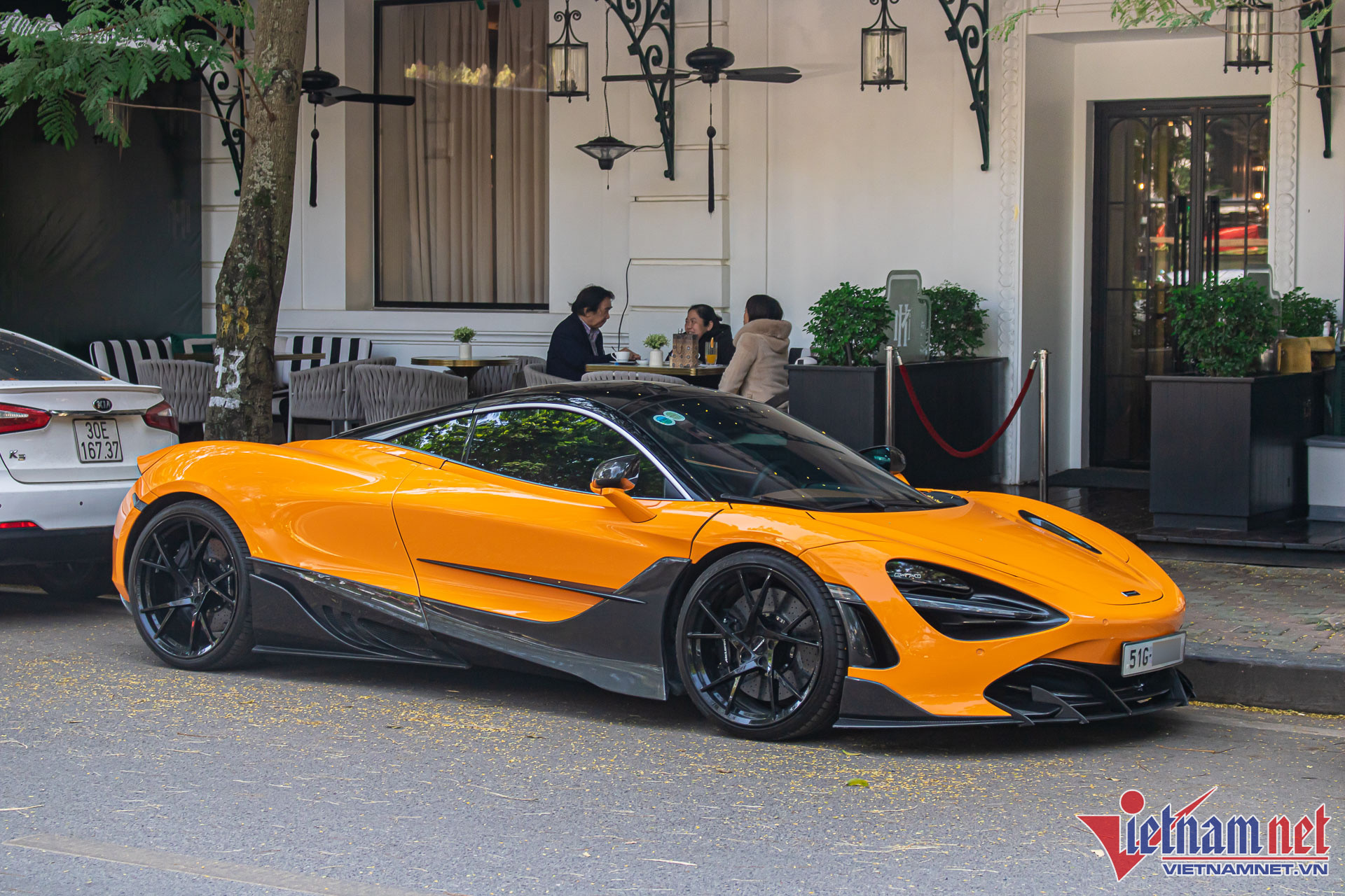 Ngắm McLaren 720S độ hết hơn 1 tỷ của đại gia Hà Nội