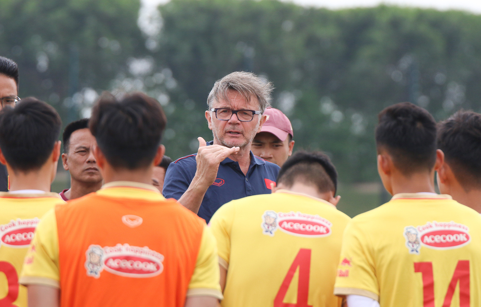 HLV Philippe Troussier nói lời gan ruột với U23 Việt Nam