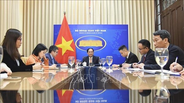 Foreign Minister holds online talks with Chinese counterpart hinh anh 1
