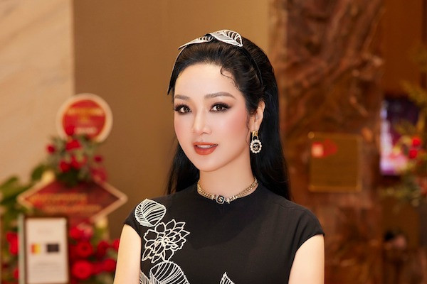 'Hoa hậu độc nhất vô nhị' Giáng My: Tuổi 52 trong căn biệt thự xa hoa