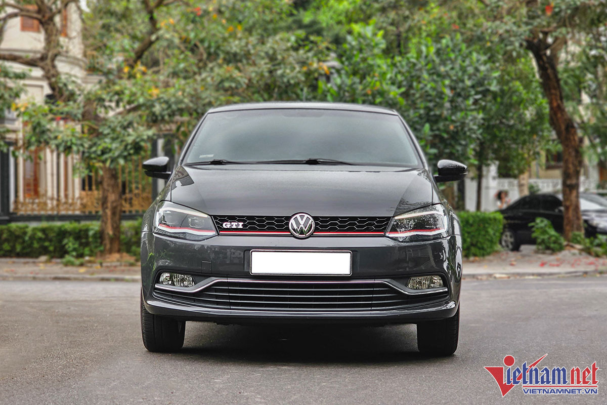Volkswagen Polo cũ số sàn giá chỉ hơn 300 triệu, xe hay nhưng kén người dùng
