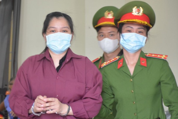 Đi đòi nợ thuê, người đàn ông bị cô gái đâm tử vong