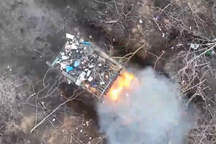 Video pháo phản lực Nga bị lựu đạn nhiệt áp Ukraine thiêu rụi