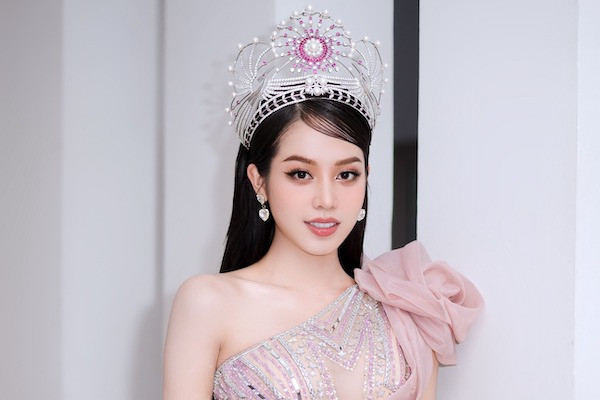 Hoa hậu Thanh Thủy lần đầu thừa nhận phẫu thuật thẩm mỹ