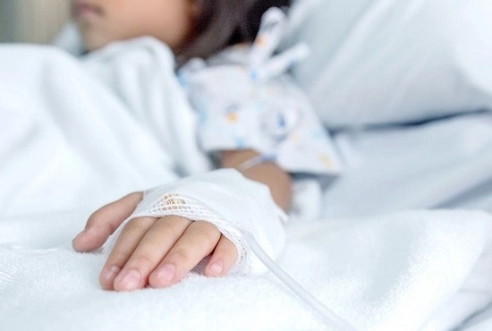 Gia đình bức xúc vì con bất ngờ hôn mê sau khi vào viện điều trị viêm phổi