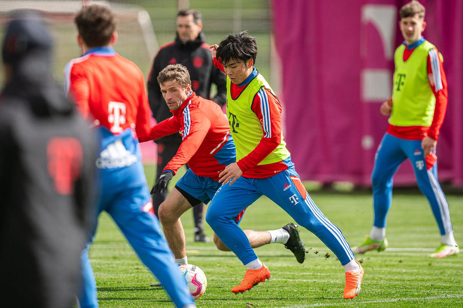 Thomas Muller: Bayern sẵn sàng thắng Siêu kinh điển Đức