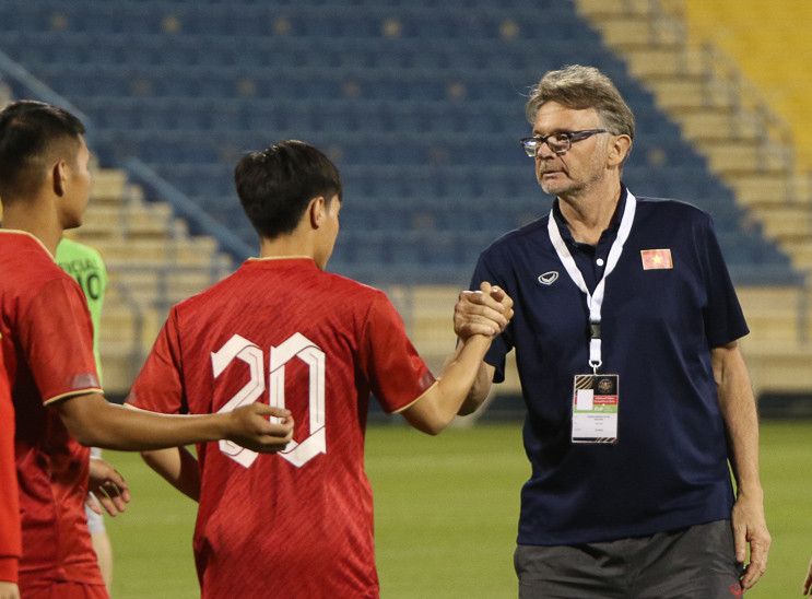 HLV Philippe Troussier: U23 Việt Nam đang đi đúng hướng