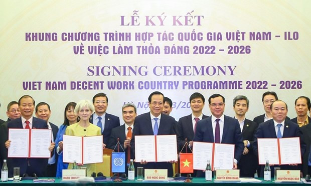 Vietnam, ILO sign decent work country programme for 2022 - 2026 hinh anh 1
