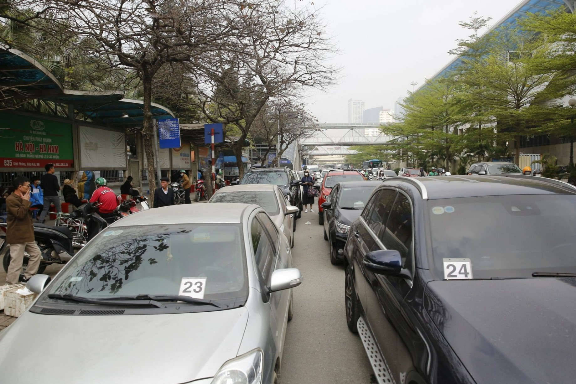 Không thể đăng kiểm xe, người dân nơm nớp lo quá hạn 1 ngày cũng bị phạt