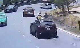 Tai nạn liên hoàn trên đèo Mimosa, ô tô bị tông biến dạng