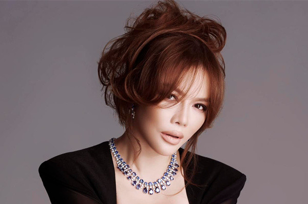 Lý Nhã Kỳ: Tôi có lúc tuột cảm xúc nhưng chưa từng nghĩ rút khỏi showbiz
