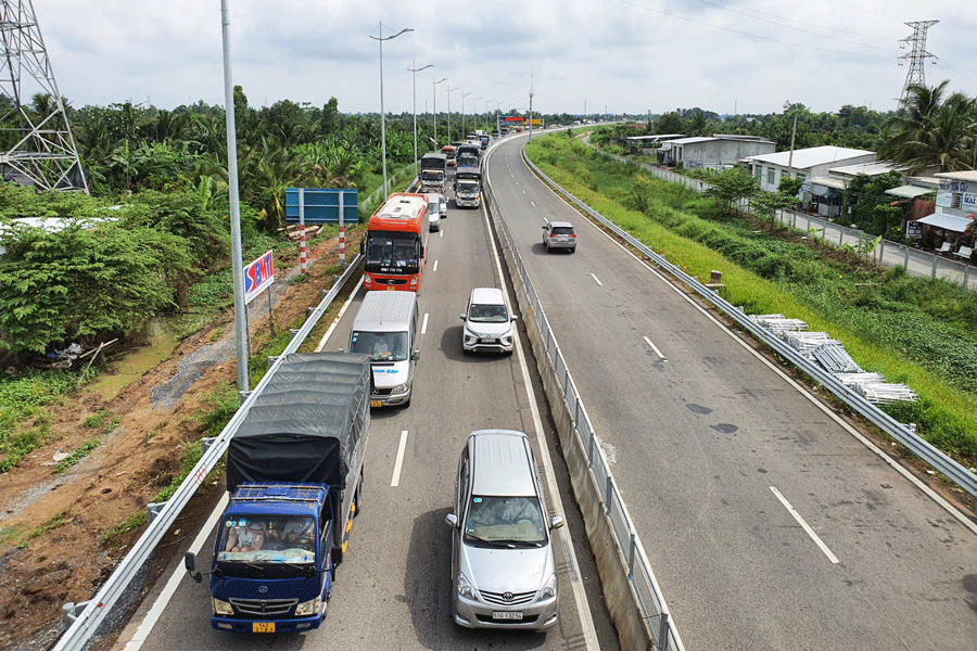 Dứt khoát không đầu tư cao tốc 2 làn xe gây lãng phí vốn