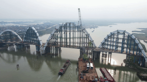 Cận cảnh công trường lắp cầu vòm thép cao nhất Việt Nam