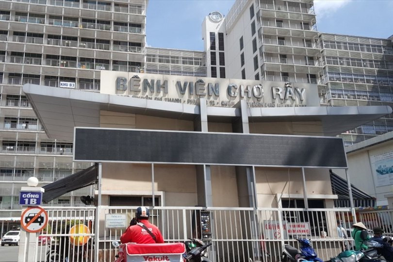 Đến BV Chợ Rẫy tìm con, phụ huynh trường quốc tế mới biết bị lừa 70 triệu đồng