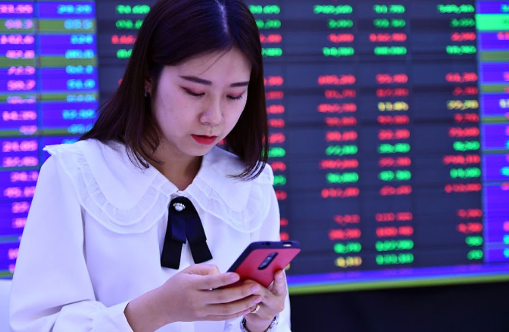 Cổ phiếu của tỷ phú Phạm Nhật Vượng, nhóm ngân hàng đồng loạt giảm