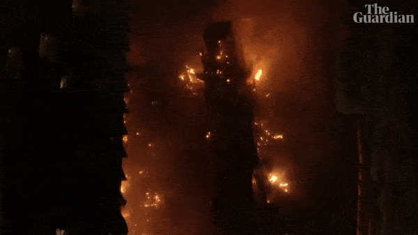 Video tòa nhà 42 tầng ở Hong Kong chìm trong biển lửa