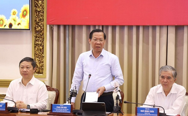 Chủ tịch TP.HCM chỉ đạo ‘nóng’: Làm ngay nhà vệ sinh công cộng, không bàn thêm