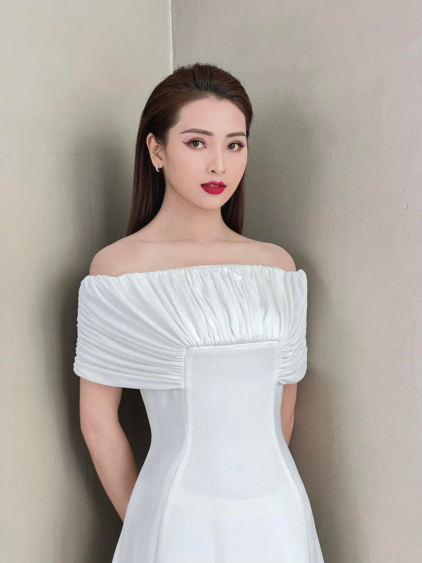 Sao Việt ngày 3/3:  Quang Tèo khoe biệt thự, Tuấn Hưng mời Lam Trường đến nhà