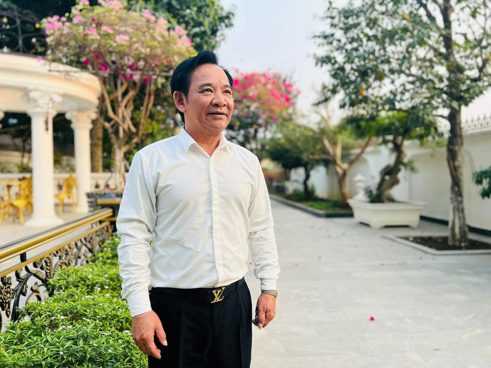 Sao Việt ngày 3/3:  Quang Tèo khoe biệt thự, Tuấn Hưng mời Lam Trường đến nhà