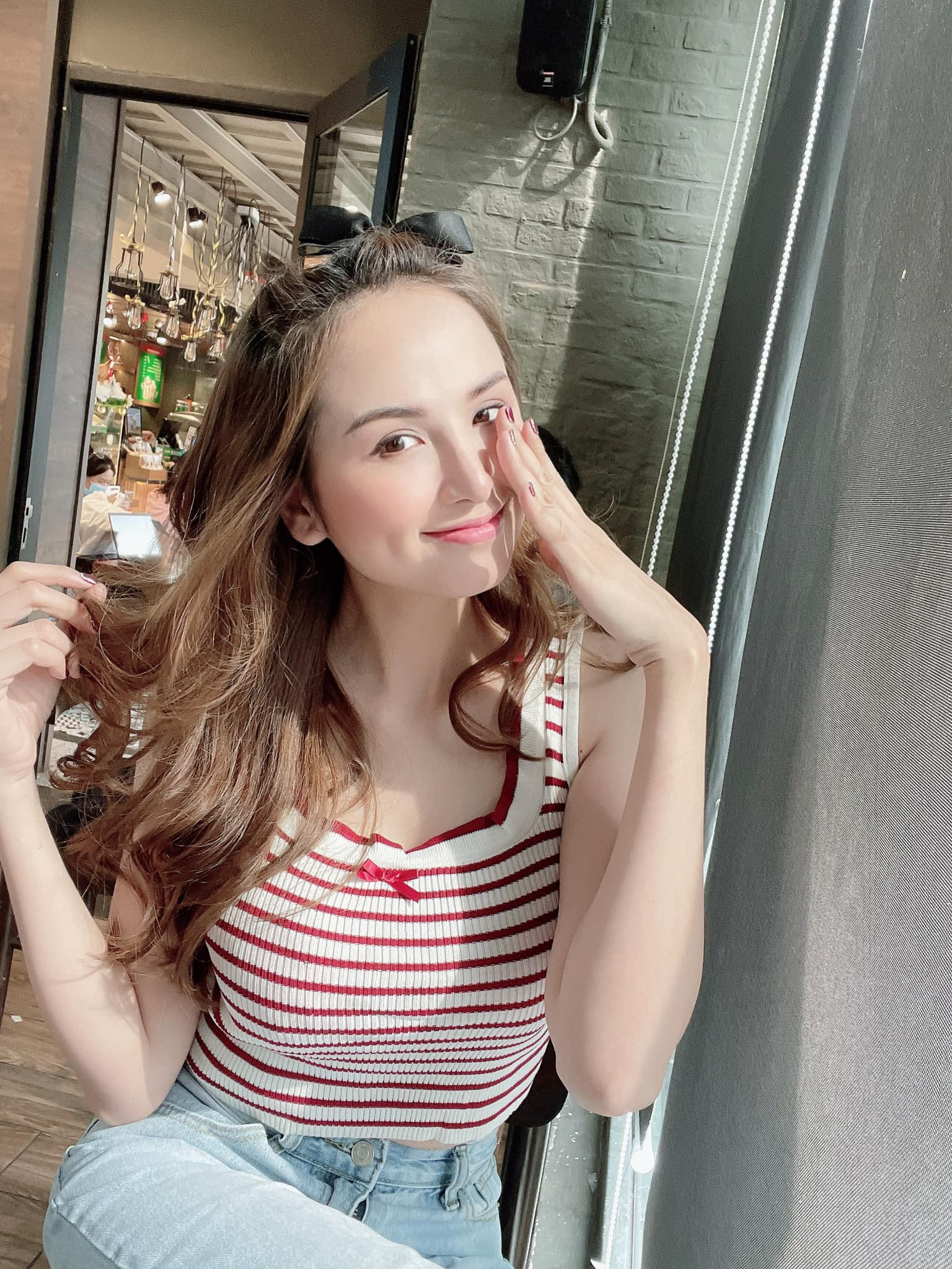 Sao Việt ngày 3/3:  Quang Tèo khoe biệt thự, Tuấn Hưng mời Lam Trường đến nhà