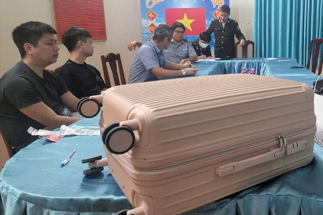Bỏ kiểm tra thẻ hành lý ký gửi, hành khách vô vọng tìm đồ thất lạc
