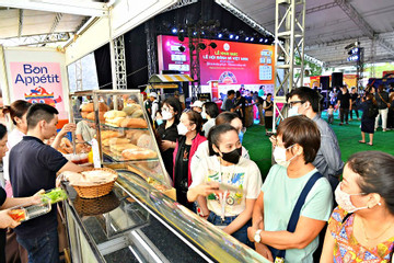 Lễ hội bánh mì ở TP.HCM: Du khách xếp hàng chờ mua, dự kiến đón 50.000 người