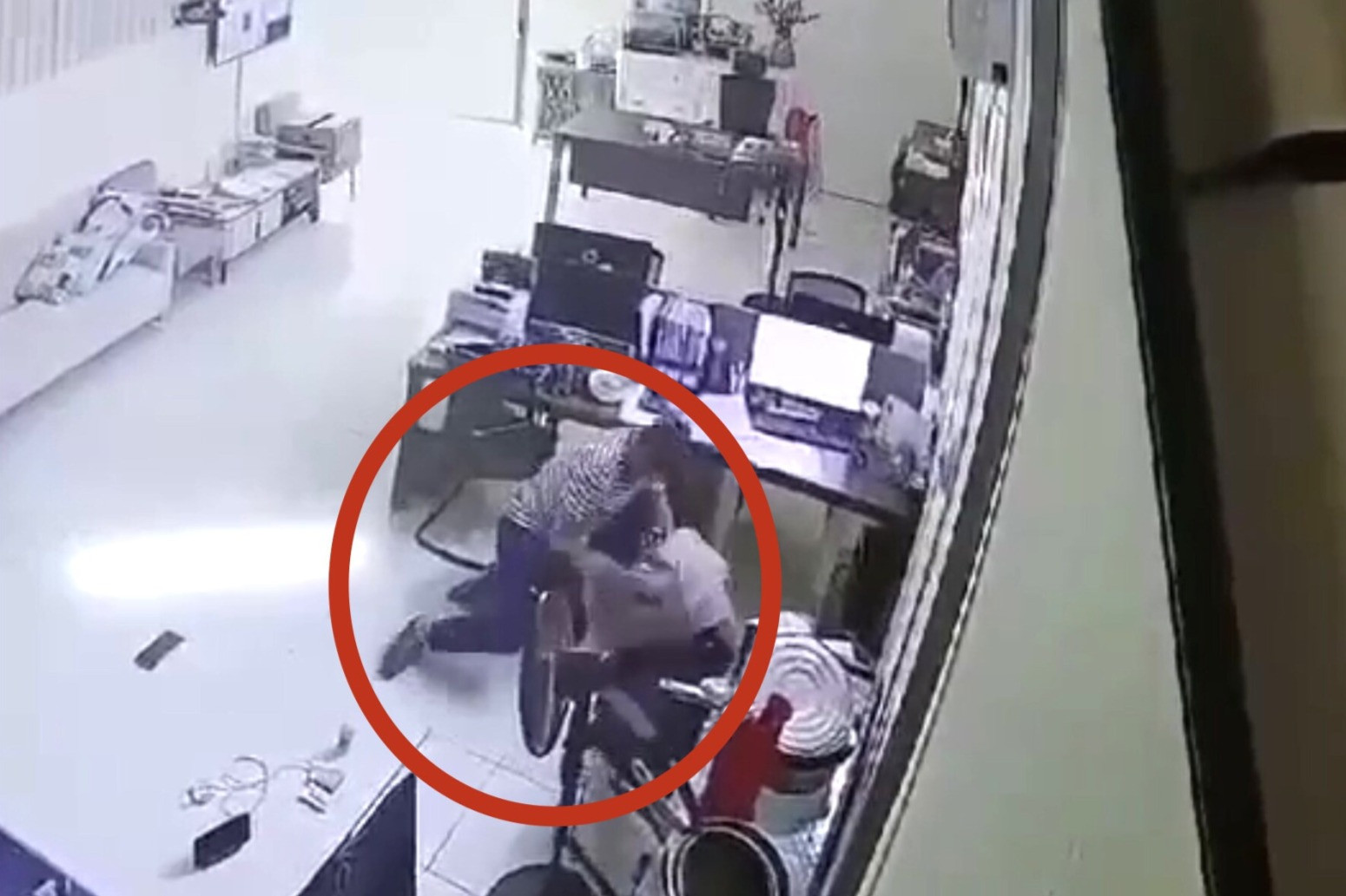Camera ghi lại cảnh giám đốc người Trung Quốc sát hại nữ kế toán