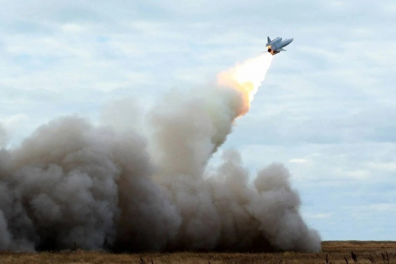 Căn cứ Nga ở Crưm suýt bị UAV Ukraine tấn công, Kiev hé lộ chi phí quân sự