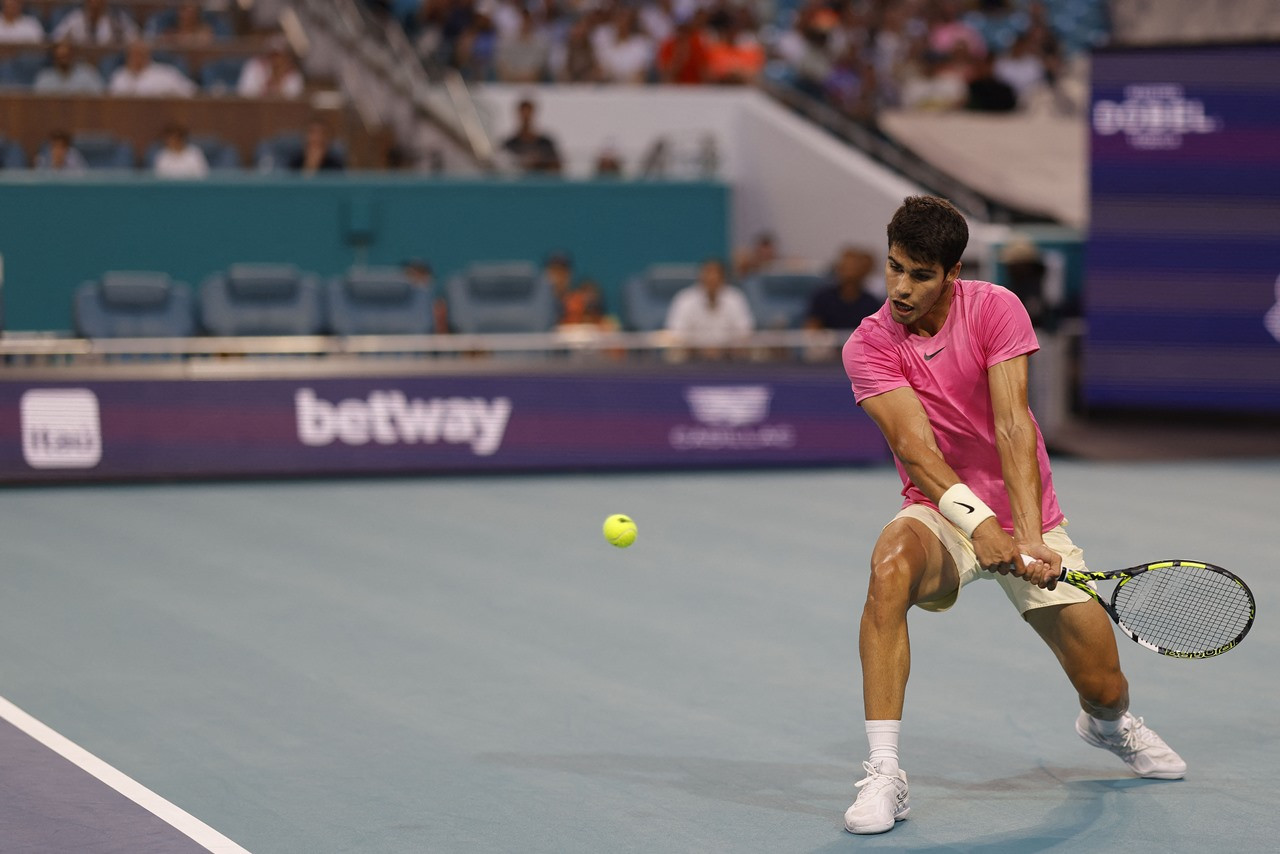 Miami Open 2023: Carlos Alcaraz 'tốc hành' vào bán kết