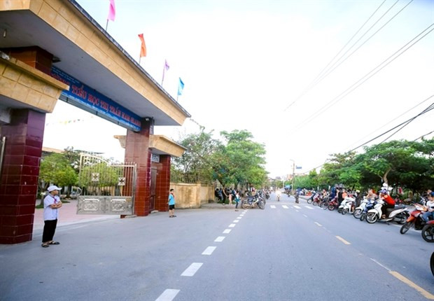 MoET urges schools to boost vigilance after spate of scams hinh anh 1