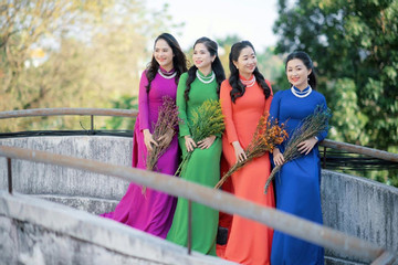 Những mẫu áo dài tinh tế tại tiệm Trang Lê