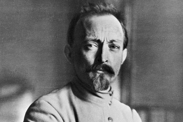 Felix 'sắt đá' khai nghiệp KGB