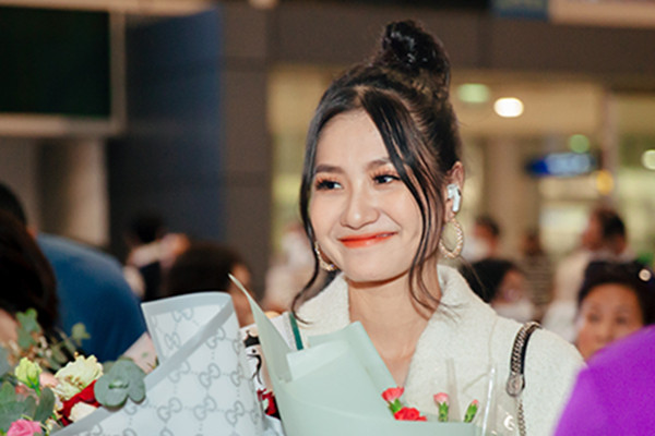 Hoa hậu Môi trường Thế giới Thanh Hà rạng rỡ về nước