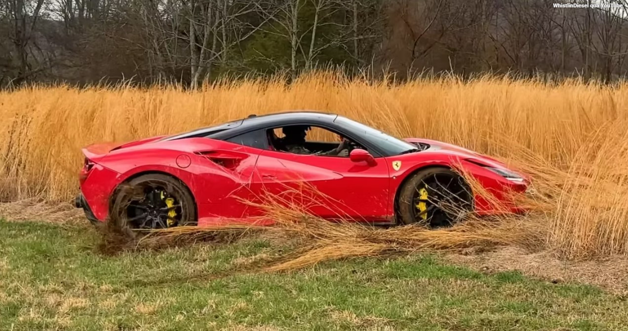 Youtuber cố tình phá siêu xe Ferrari để hãng xe đâm đơn kiện