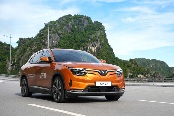 Tỷ phú Phạm Nhật Vượng lập công ty cho thuê xe và taxi điện 3 nghìn tỷ đồng