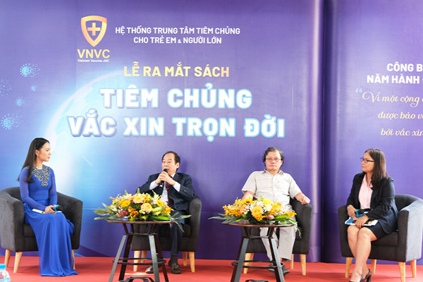 Ra mắt sách ‘Tiêm chủng vắc xin trọn đời’
