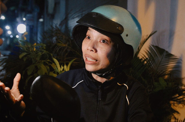 Khán giả vượt đường xa, ở qua đêm chờ tiễn đưa nghệ sĩ Vũ Linh