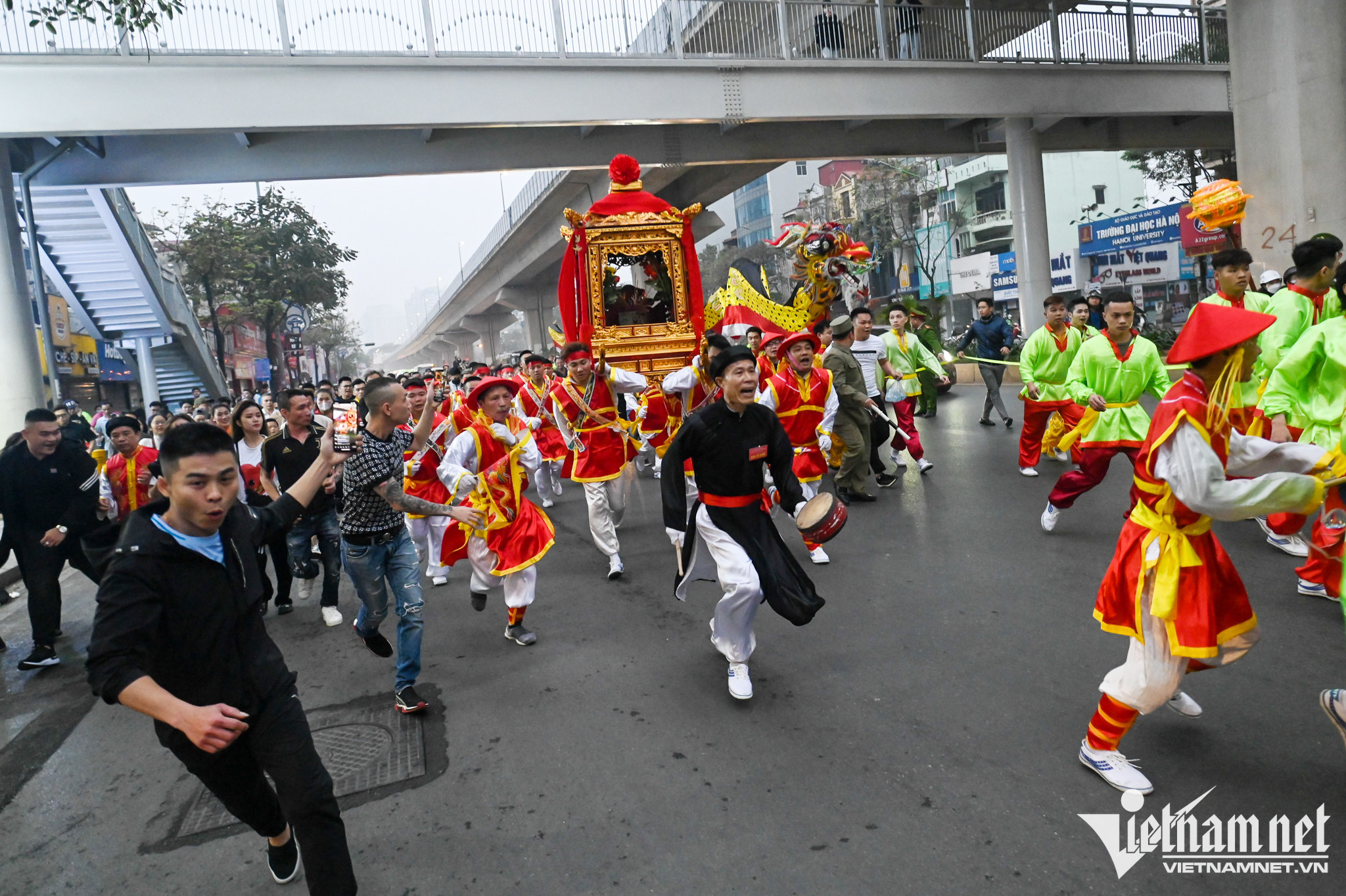 An unusual procession on Hanoi streets