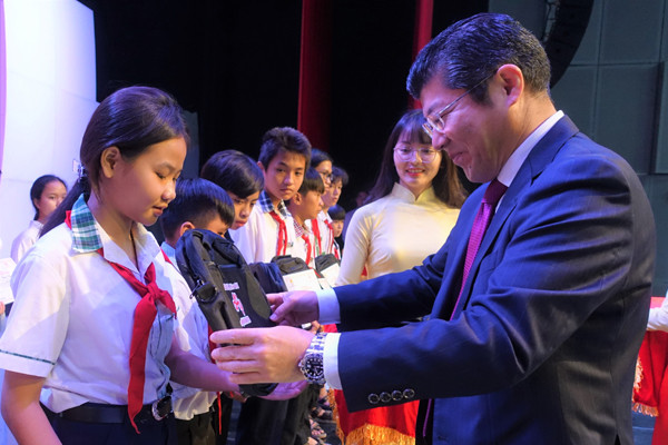 Ajinomoto 19 năm tài trợ học bổng cho học sinh khó khăn Đồng Nai