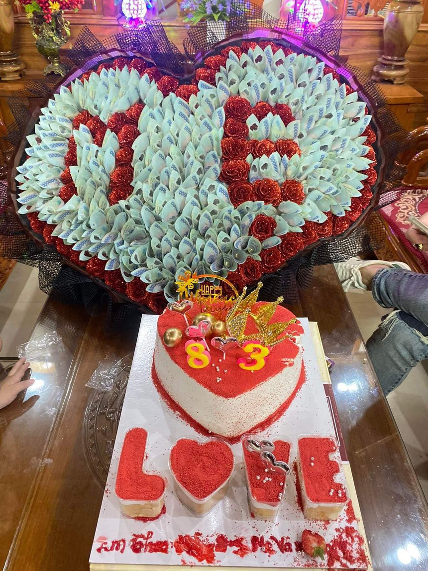 tang me bo hoa 100 trieu dong anh 1