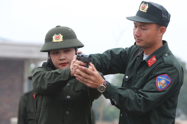 Nữ tân binh cảnh sát cơ động ở ‘lò luyện thép’