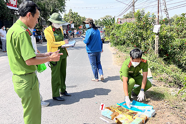 'Thưởng nóng' tập thể, cá nhân bắt 2 đối tượng vận chuyển 18kg ma túy