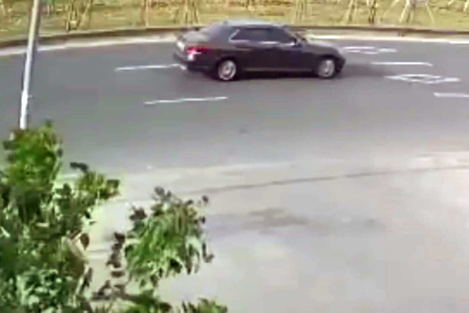 Truy tìm tài xế ô tô tông chết người phụ nữ ở Khánh Hòa