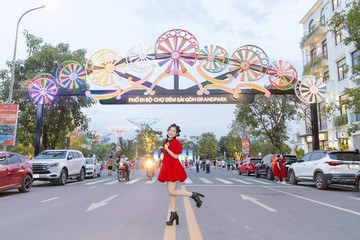 ‘Đổi gió’ hẹn hò 8/3 tại phố đêm ẩm thực Grand Park