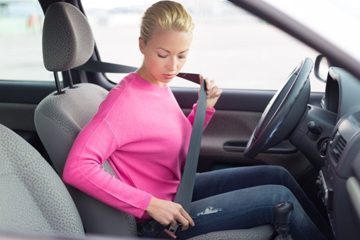 Tư thế lái xe an toàn chuẩn dành cho phụ nữ