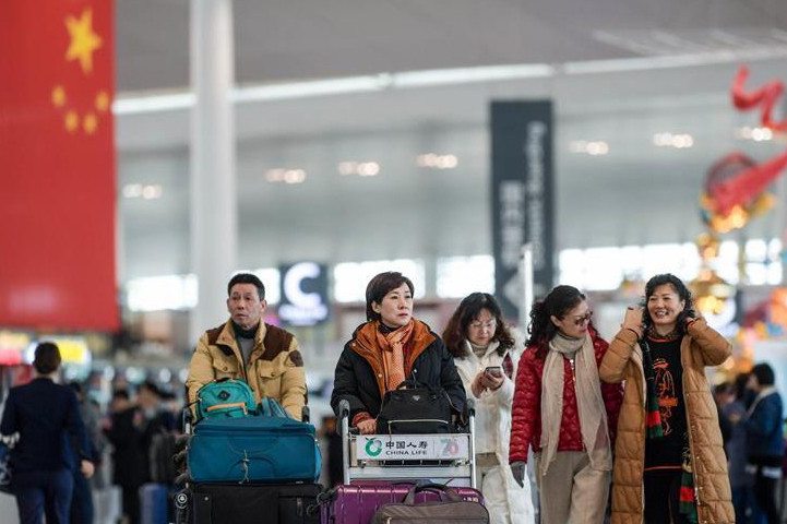 Người dân đổ xô ra nước ngoài, du lịch Trung Quốc 'toát mồ hồi'