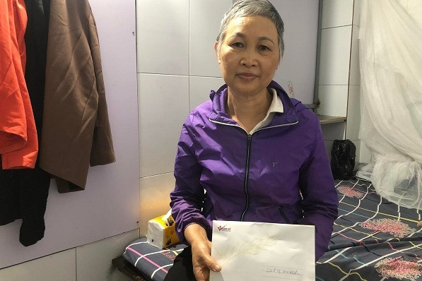 Trao hơn 21 triệu đồng đến bà Trần Thị Hoa mắc bệnh ung thư vú